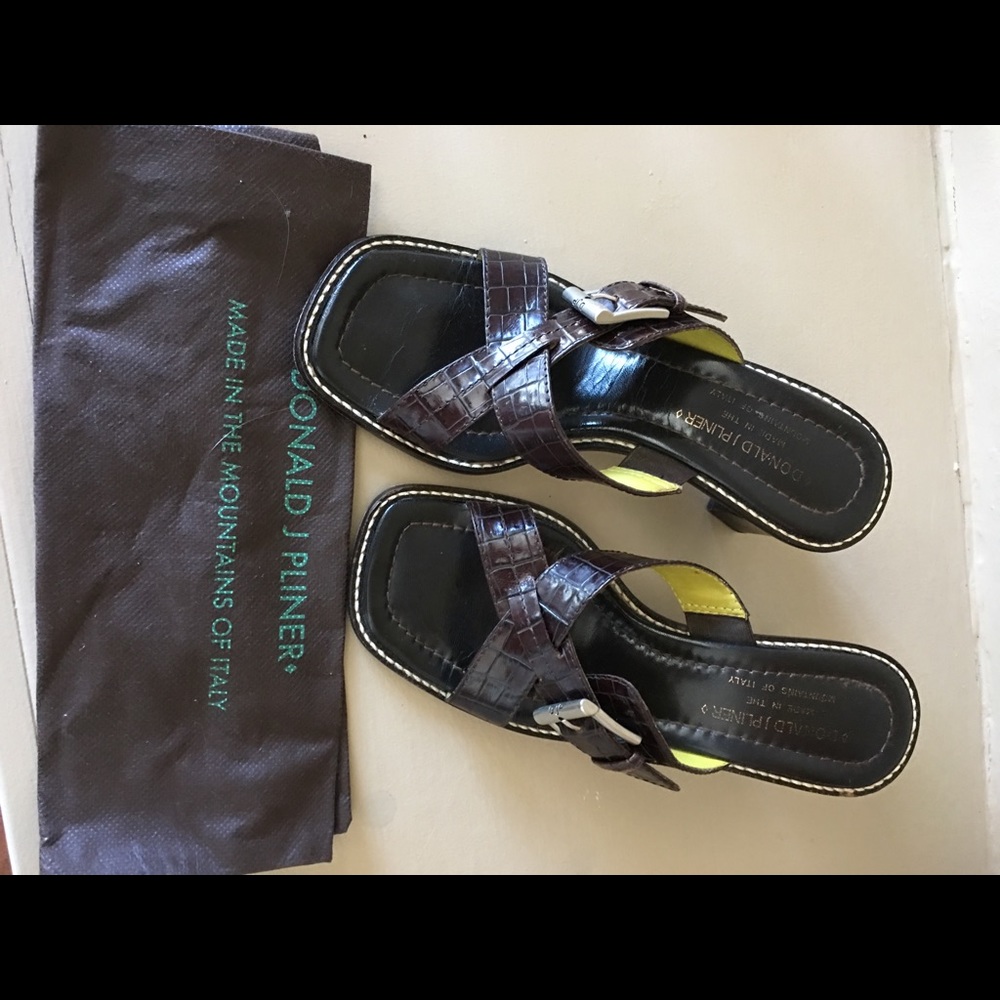 Donald Pliner sandals 7W